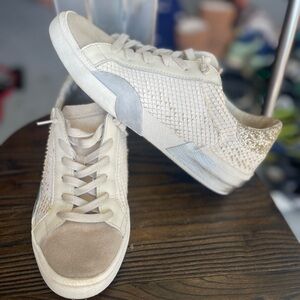 Dolce vita sneakers. Size 8.